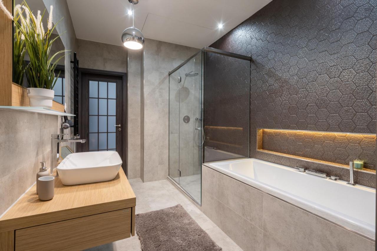 Buenos Boutique - A/C, 2 Bathrms, Amazing View Apartment บูดาเปสต์ ภายนอก รูปภาพ